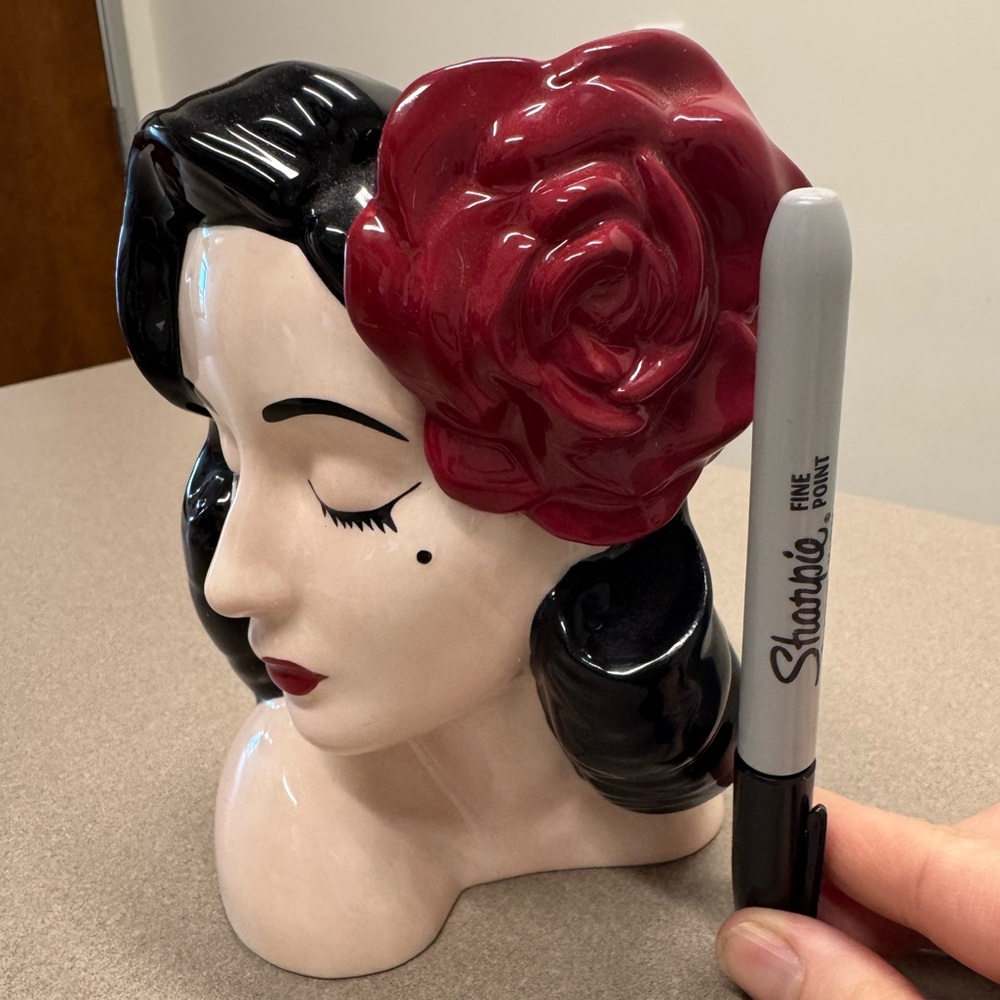 Signed Dita Von Teese Red Rose Vase - Picture 5 of 5